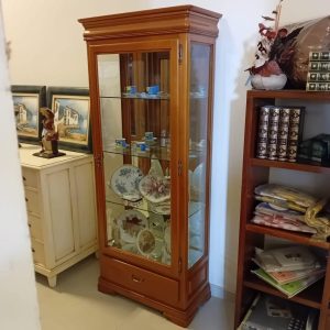 Vitrine Luís Filipe Castanho cor cerejeira